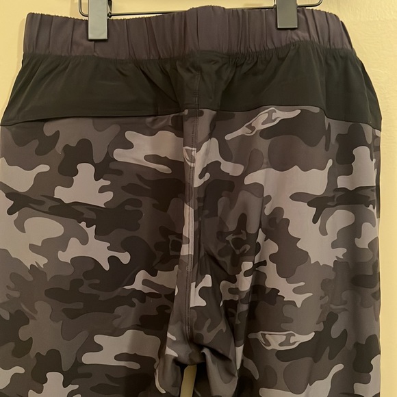 RARE Lululemon Men’s Precise Pant in Grey Camouflage - Picture 8 of 10